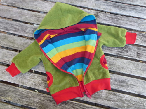 Kuschelige Jacke von klimperklein - Das Papierschnittmuster gibt es im Farbenmix Online Shop